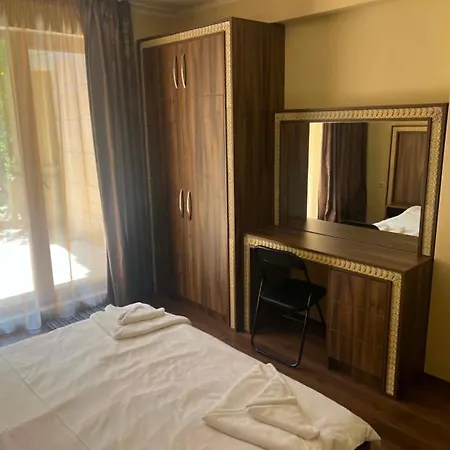 Апартаменти Argisht Palace 2-bedroom With Parking *